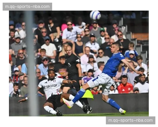 埃弗顿前锋贝托抓住门将失误 打入反超进球展现射手本能